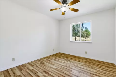 Bedroom - 12175 Thunder Rd, Grass Valley, CA 95949 photo 5 of 12