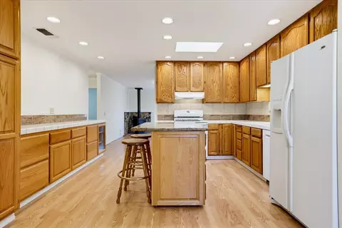 Kitchen - 12175 Thunder Rd, Grass Valley, CA 95949 photo 4 of 6
