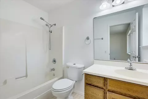 Bath - 12175 Thunder Rd, Grass Valley, CA 95949 photo 2 of 3