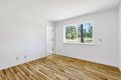 Bedroom - 12175 Thunder Rd, Grass Valley, CA 95949 photo 4 of 12