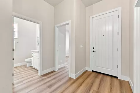 Entry Way - 5027 Engle Rd, Carmichael, CA 95608 photo 1 of 3