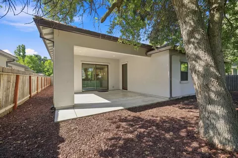 Exterior - 5027 Engle Rd, Carmichael, CA 95608 photo 6 of 11