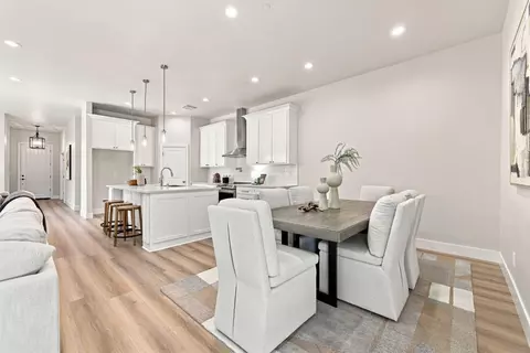 Dining - 5027 Engle Rd, Carmichael, CA 95608 photo 3 of 4