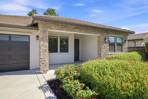 Exterior - 5027 Engle Rd, Carmichael, CA 95608 photo 4 of 11