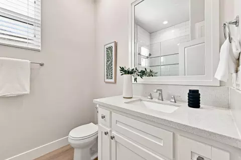 Bath - 5027 Engle Rd, Carmichael, CA 95608 photo 1 of 10