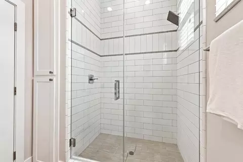 Bath - 5027 Engle Rd, Carmichael, CA 95608 photo 3 of 10
