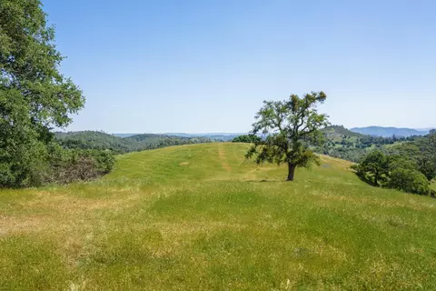 60 S Petersburg, Valley Springs, CA 95252