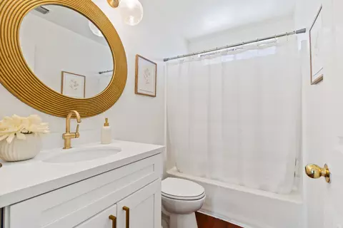 Bath - 2829 Stone Ter, Modesto, CA 95355 photo 2 of 3