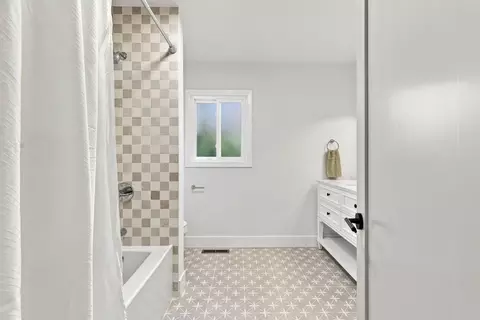 Bath - 1509 Mission Ave, Carmichael, CA 95608 photo 3 of 5