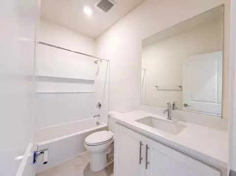 Bath - 5860 Placer Dr, Tracy, CA 95377 photo 1 of 3