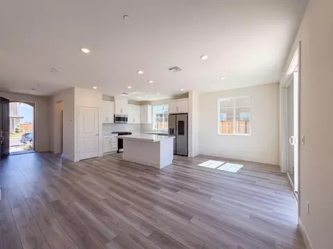 Living - 5860 Placer Dr, Tracy, CA 95377 photo 2 of 3