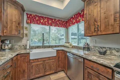 Kitchen - 4581 Studebaker Rd, Placerville, CA 95667 photo 5 of 8