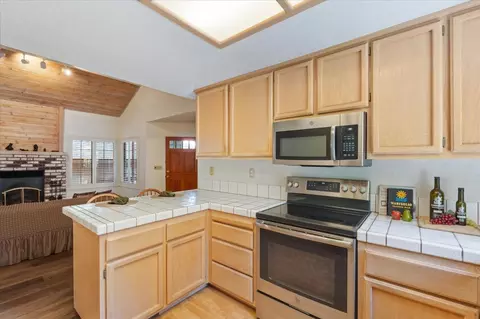 Kitchen - 163 Mill Creek Cir, Arnold, CA 95223 photo 2 of 3