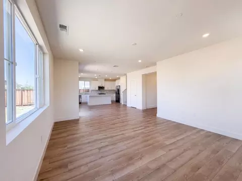 Living - 5699 Kusnick Ave, Tracy, CA 95377 photo 4 of 8