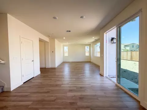 Living - 5699 Kusnick Ave, Tracy, CA 95377 photo 7 of 8