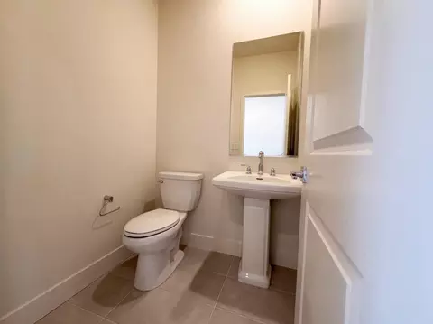 Bath - 5699 Kusnick Ave, Tracy, CA 95377 photo 3 of 10