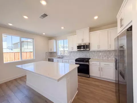 Kitchen - 5699 Kusnick Ave, Tracy, CA 95377 photo 3 of 3
