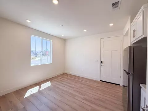 Living - 5699 Kusnick Ave, Tracy, CA 95377 photo 2 of 8