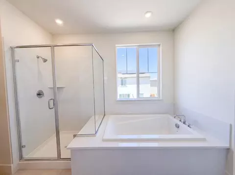 Bath - 5699 Kusnick Ave, Tracy, CA 95377 photo 7 of 10