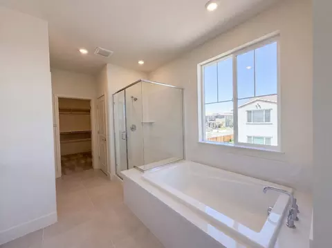 Bath - 5699 Kusnick Ave, Tracy, CA 95377 photo 4 of 10