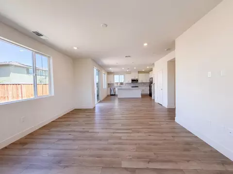 Living - 5699 Kusnick Ave, Tracy, CA 95377 photo 5 of 8