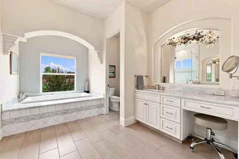 Bath - 9250 Orr Rd, Galt, CA 95632 photo 4 of 9