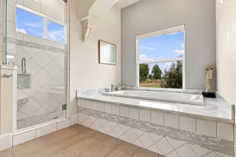 Bath - 9250 Orr Rd, Galt, CA 95632 photo 9 of 9