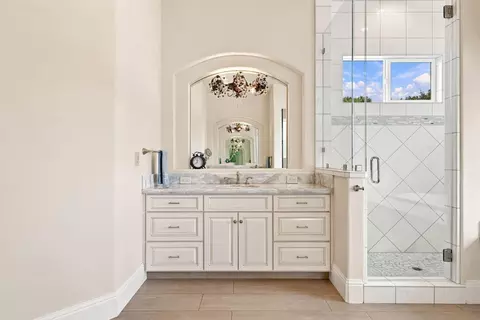 Bath - 9250 Orr Rd, Galt, CA 95632 photo 8 of 9