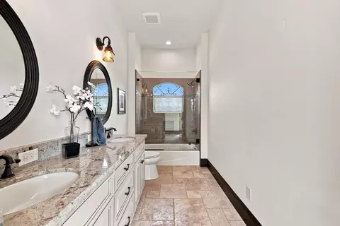 Bath - 9250 Orr Rd, Galt, CA 95632 photo 1 of 9