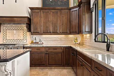 Kitchen - 9250 Orr Rd, Galt, CA 95632 photo 3 of 10