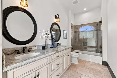 Bath - 9250 Orr Rd, Galt, CA 95632 photo 2 of 9