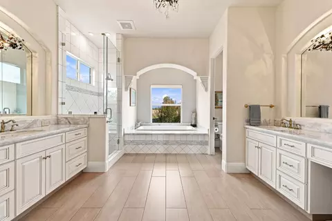 Bath - 9250 Orr Rd, Galt, CA 95632 photo 3 of 9