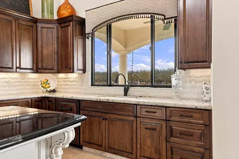 Kitchen - 9250 Orr Rd, Galt, CA 95632 photo 4 of 10