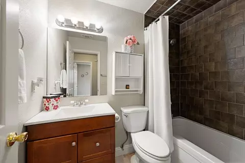 Bath - 5545 Arcadia Ave, Loomis, CA 95650 photo 1 of 2