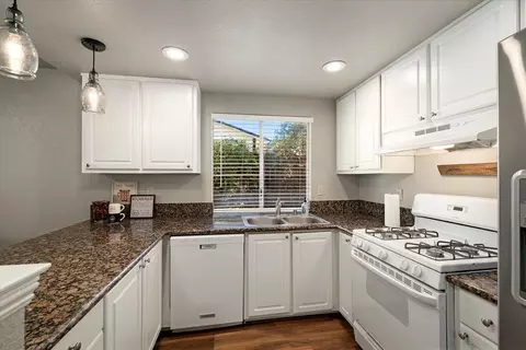 Kitchen - 5545 Arcadia Ave, Loomis, CA 95650 photo 2 of 2