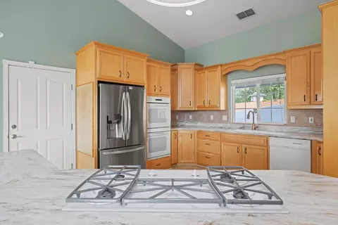 Kitchen - 90 Edelweiss Ln, Applegate, CA 95703 photo 2 of 8