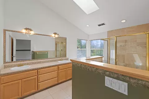 Bath - 90 Edelweiss Ln, Applegate, CA 95703 photo 3 of 9