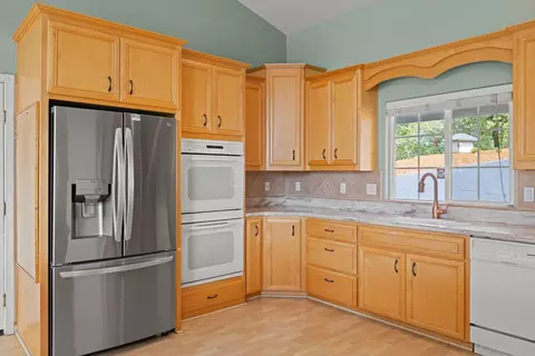 Kitchen - 90 Edelweiss Ln, Applegate, CA 95703 photo 8 of 8