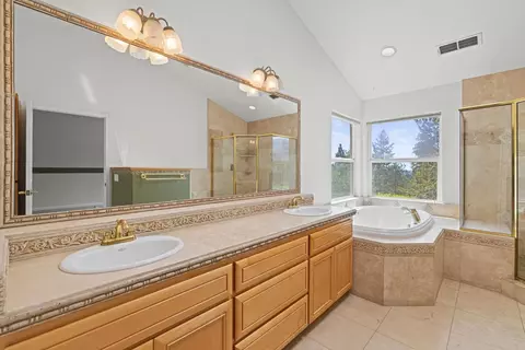 Bath - 90 Edelweiss Ln, Applegate, CA 95703 photo 4 of 9