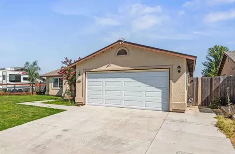 Exterior - 7462 Wren Dr, Winton, CA 95388 photo 3 of 7