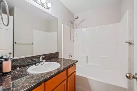 Bath - 7462 Wren Dr, Winton, CA 95388 photo 1 of 3