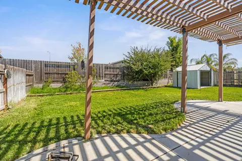 Exterior - 7462 Wren Dr, Winton, CA 95388 photo 4 of 7
