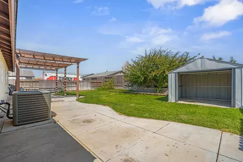 Exterior - 7462 Wren Dr, Winton, CA 95388 photo 7 of 7