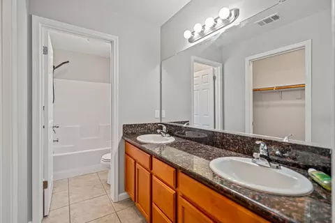 Bath - 7462 Wren Dr, Winton, CA 95388 photo 2 of 3