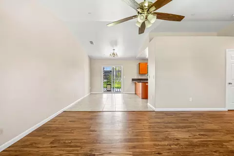 Living - 7462 Wren Dr, Winton, CA 95388 photo 3 of 4