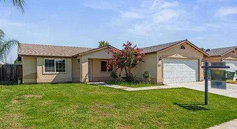 Exterior - 7462 Wren Dr, Winton, CA 95388 photo 2 of 7