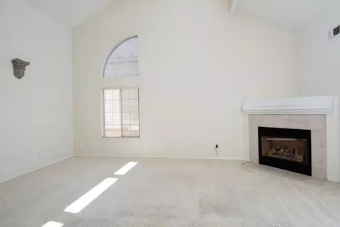 Living - 1500 Scenic Dr #23, Modesto, CA 95355 photo 8 of 11