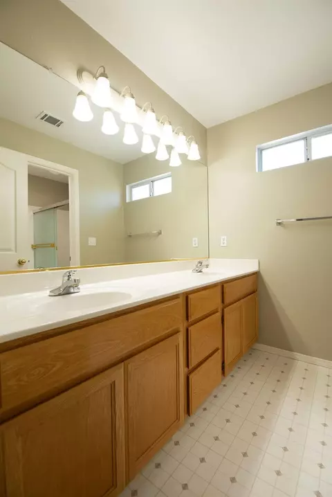 Bath - 1500 Scenic Dr #23, Modesto, CA 95355 photo 2 of 6