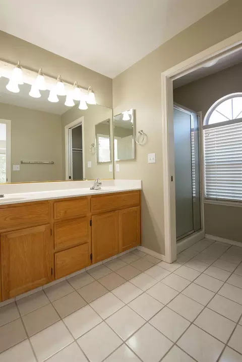 Bath - 1500 Scenic Dr #23, Modesto, CA 95355 photo 1 of 6