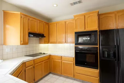 Kitchen - 1500 Scenic Dr #23, Modesto, CA 95355 photo 4 of 4